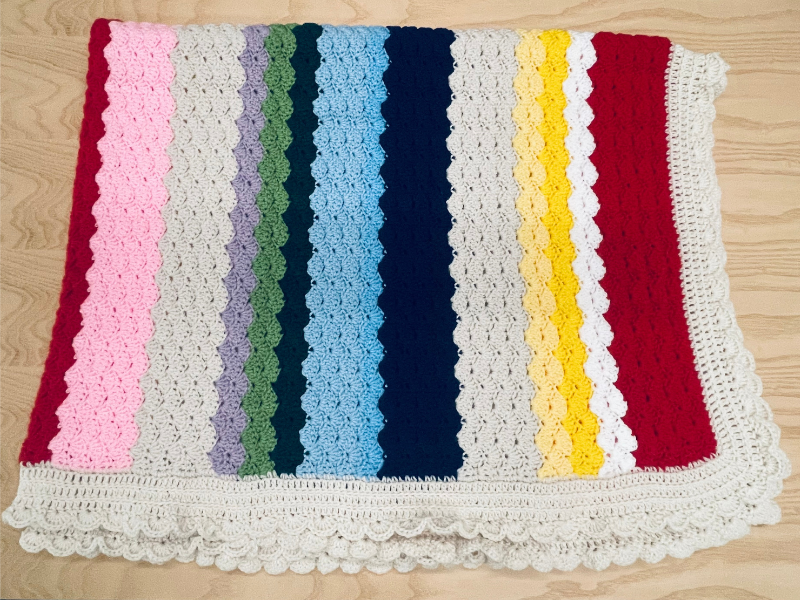 Sew Nikki free crochet pattern - classic shell stitch afghan blanket.