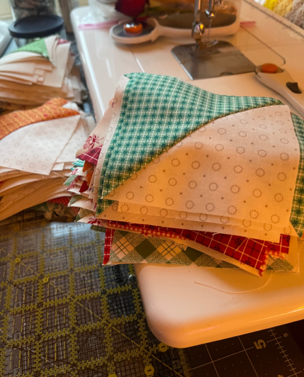 Free flying geese quilt pattern - stacks of trimmed HSTs by Sew Nikki.