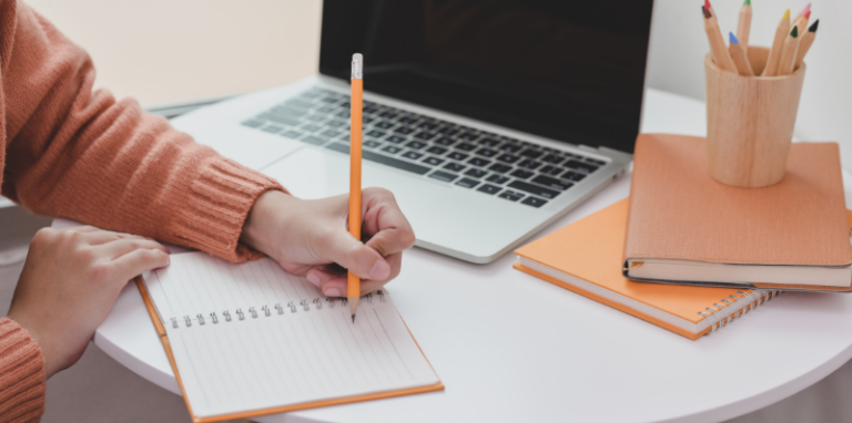 How to make a quilt pattern tutorial by Sew Nikki (canva pro photo)