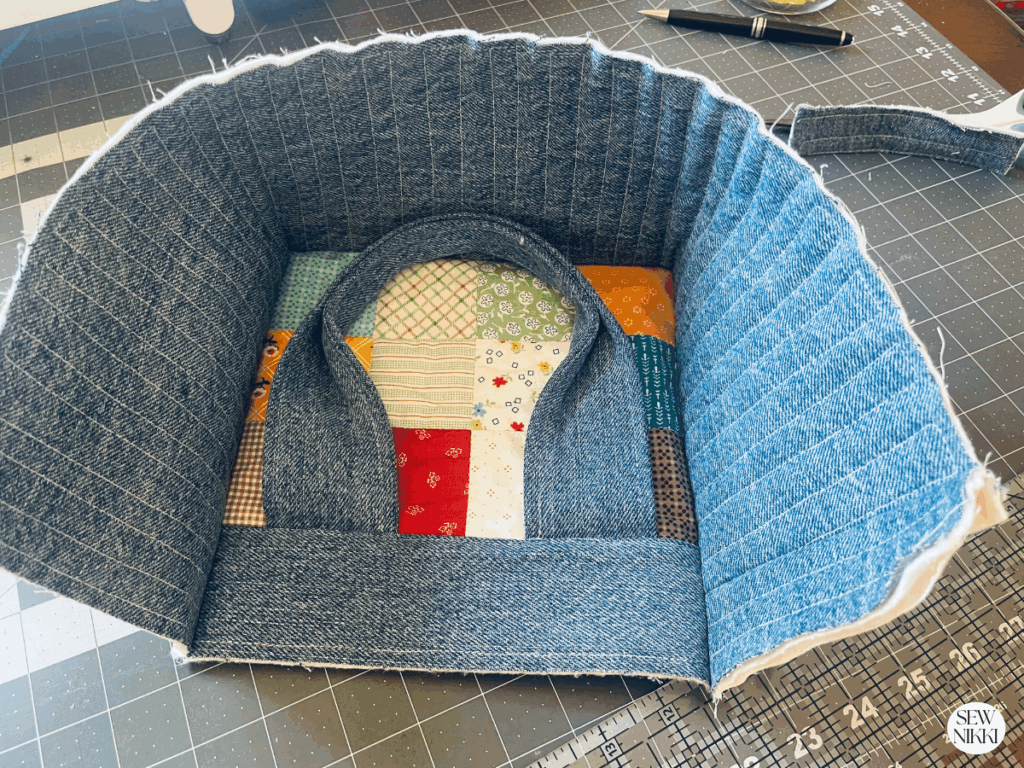 How to Sew a Tote Bag with Flat Bottom by Sew Nikki - this is the strip method on my denim handbag tutorial.