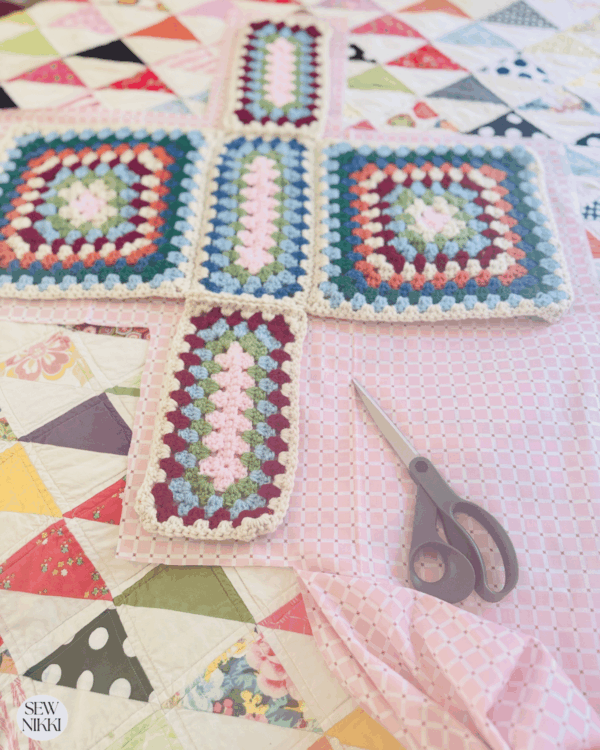 Adding lining to the granny handbag by Sew Nikki.