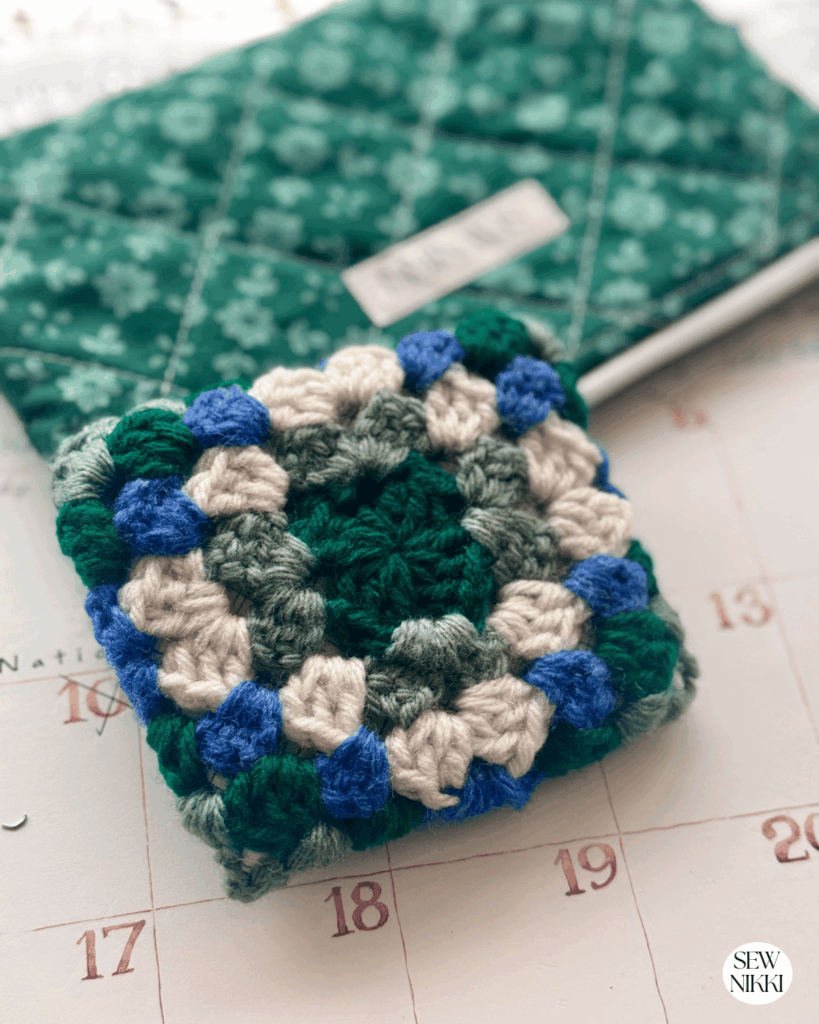 Finished granny square wallet by Sew Nikki - picture of the backside, so cute!