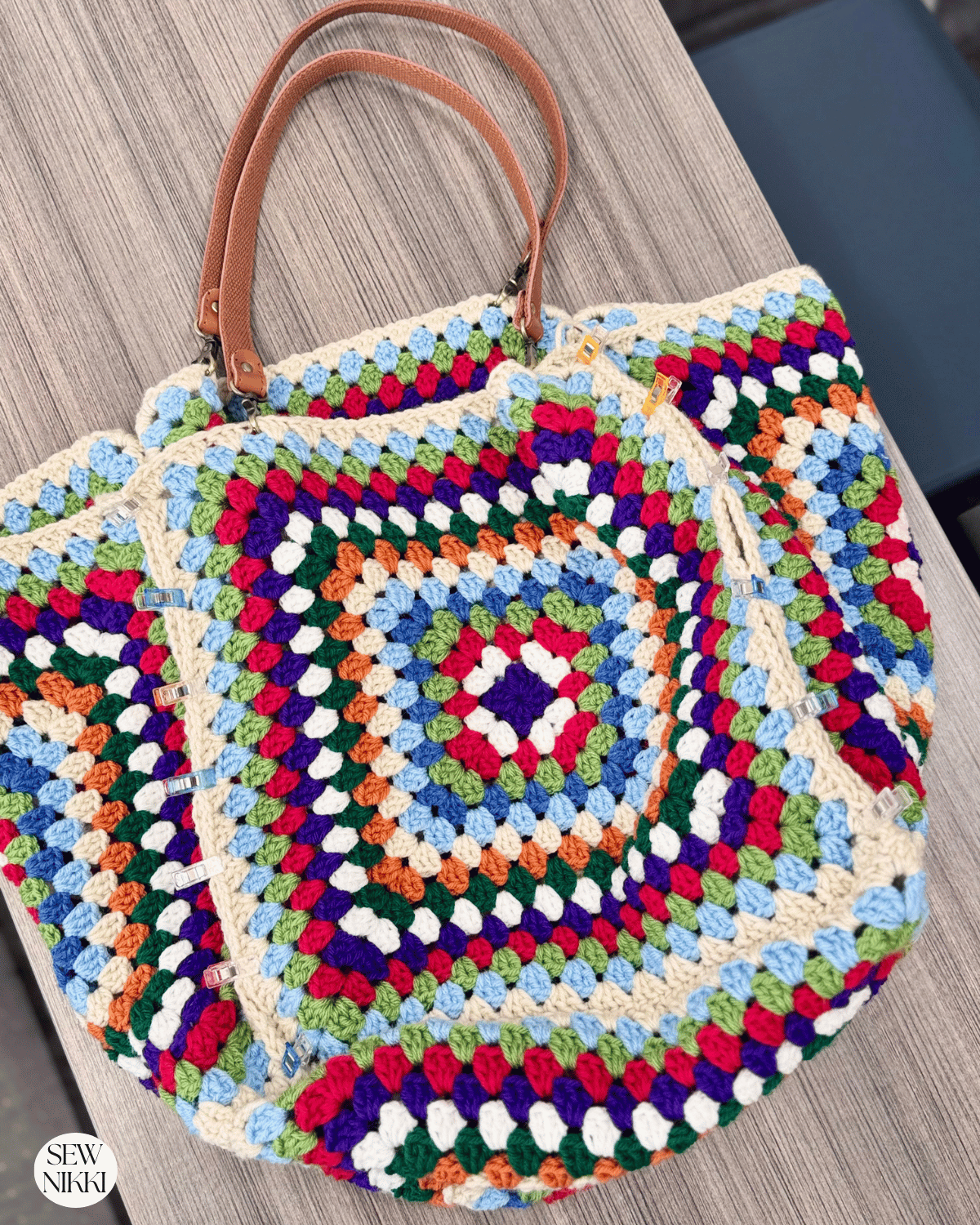 The Weekender Bag by Sew Nikki - testing out the handles before finishing the lining.