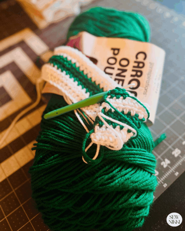 Doesn't take much yarn to make this easy double crochet scarf pattern by Sew Nikki