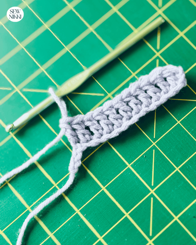 What's the fastest crochet stitch for a blanket - double crochet stitch is the fastest and most stitch variations by Sew Nikki