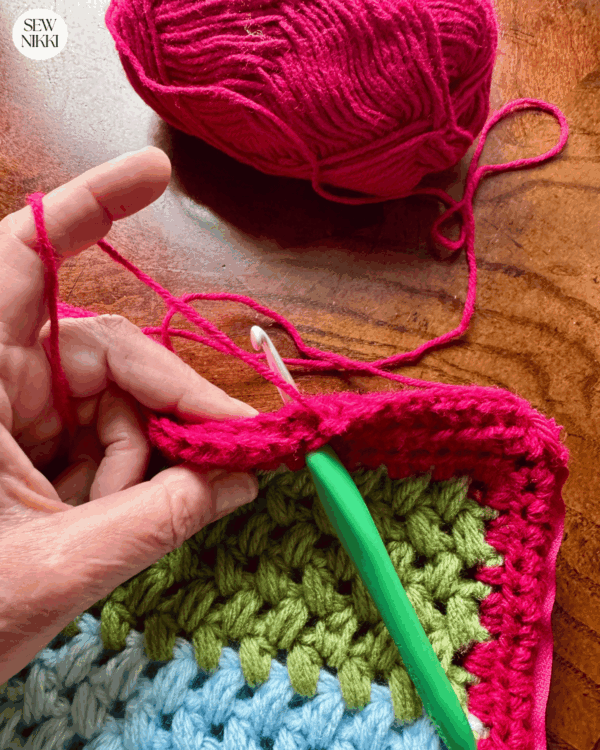 Closing the crochet pillow cover panels with a single crochet stitch by Sew Nikki