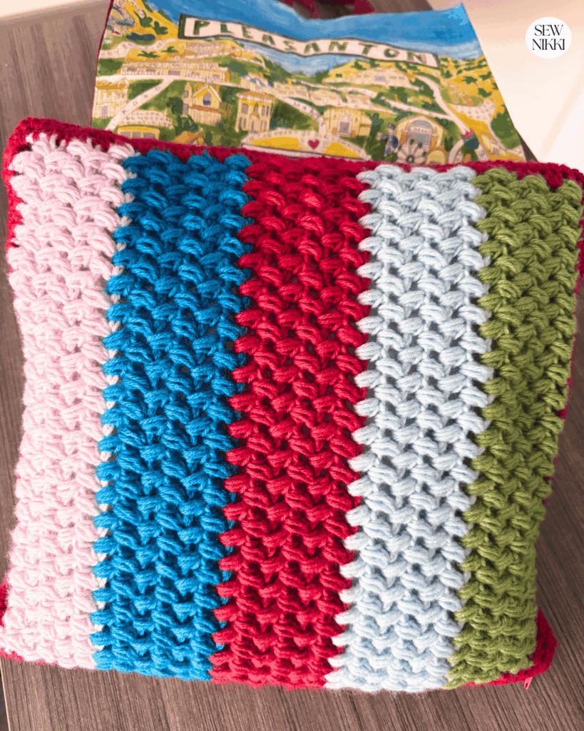 Make this adorable zippered crochet pillow cover with my free pattern below by Sew Nikki