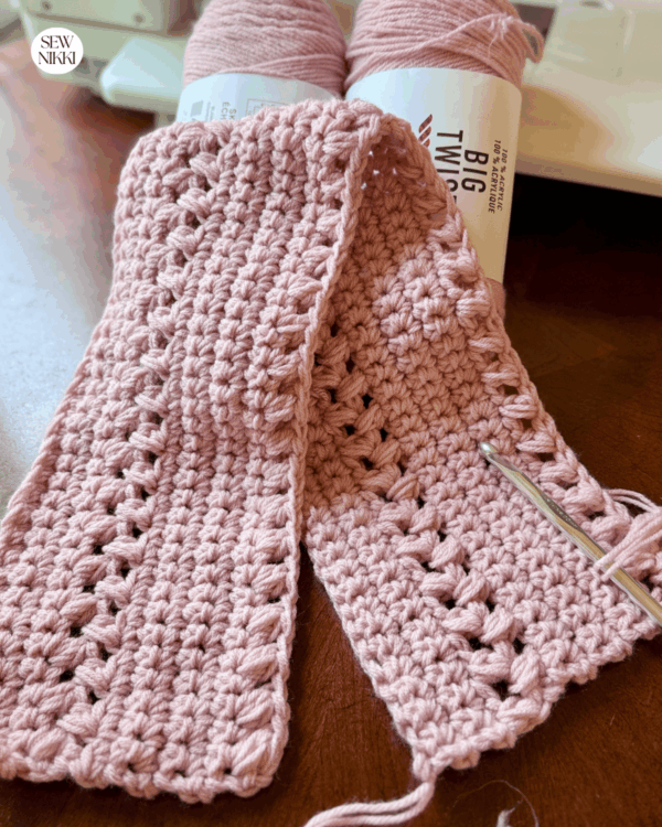 Making a crochet market bag with two strands of yarn by Sew Nikki