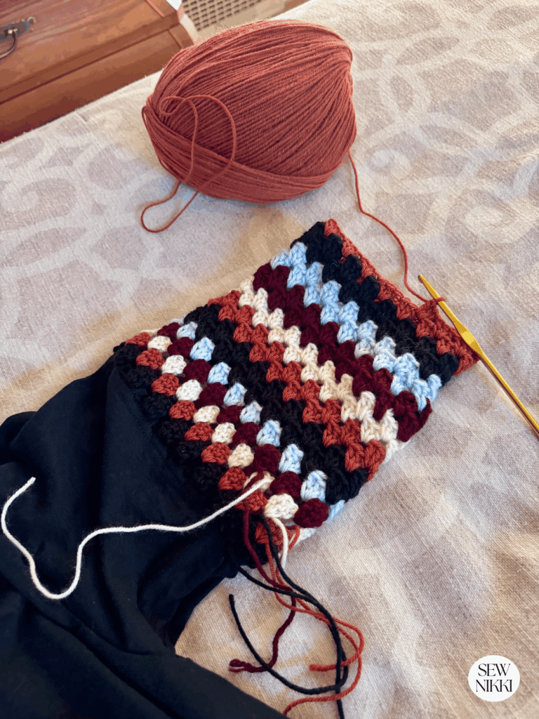 Just keep working granny stripes in rounds until your desired sleeve length by Sew Nikki