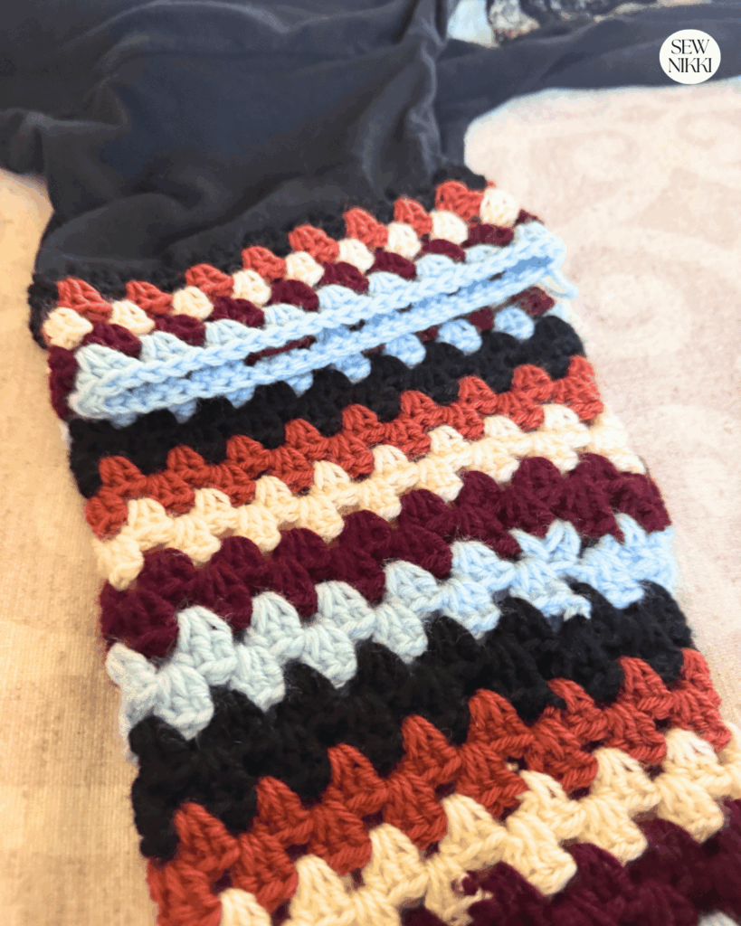 Lay the second sleeve with a few rounds onto the first sleeve and make sure they are the same width by Sew Nikki
