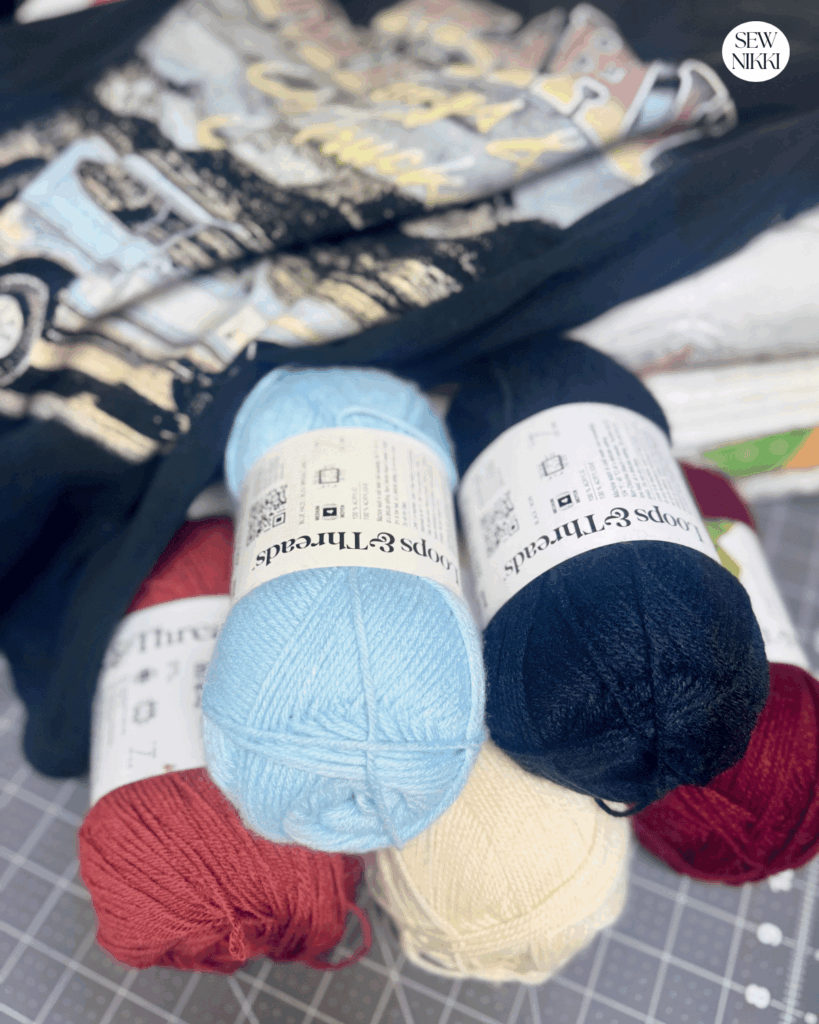 Match your crochet yarn with the colors in the t-shirt as shown by Sew Nikki