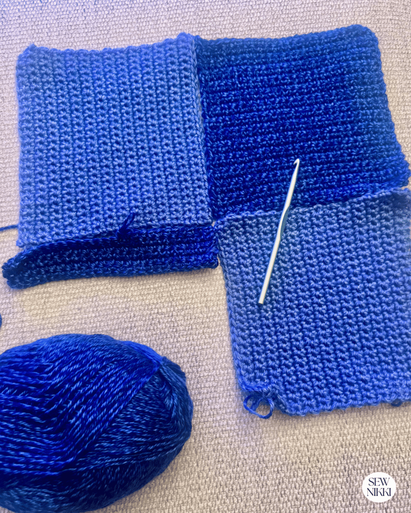Layout the colored squares so that the light yarn rows go horizontally and the dark yarn go vertically to give the blanket some charm by Sew Nikki
